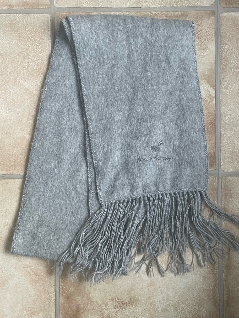 Alpaca Camargo 100% wool grey scarf with fringe

 #luxury #knitwear #alpaca wool